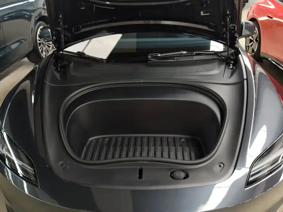Tesla Model 3 — миниатюра 10
