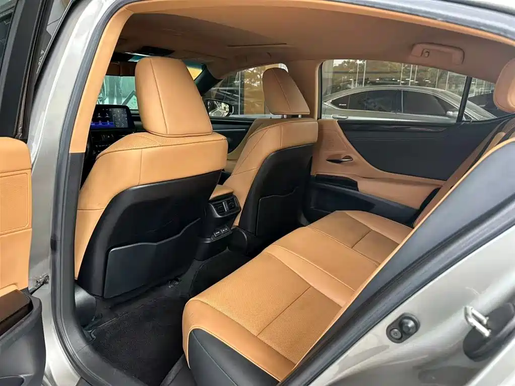 Lexus ES 2021 200