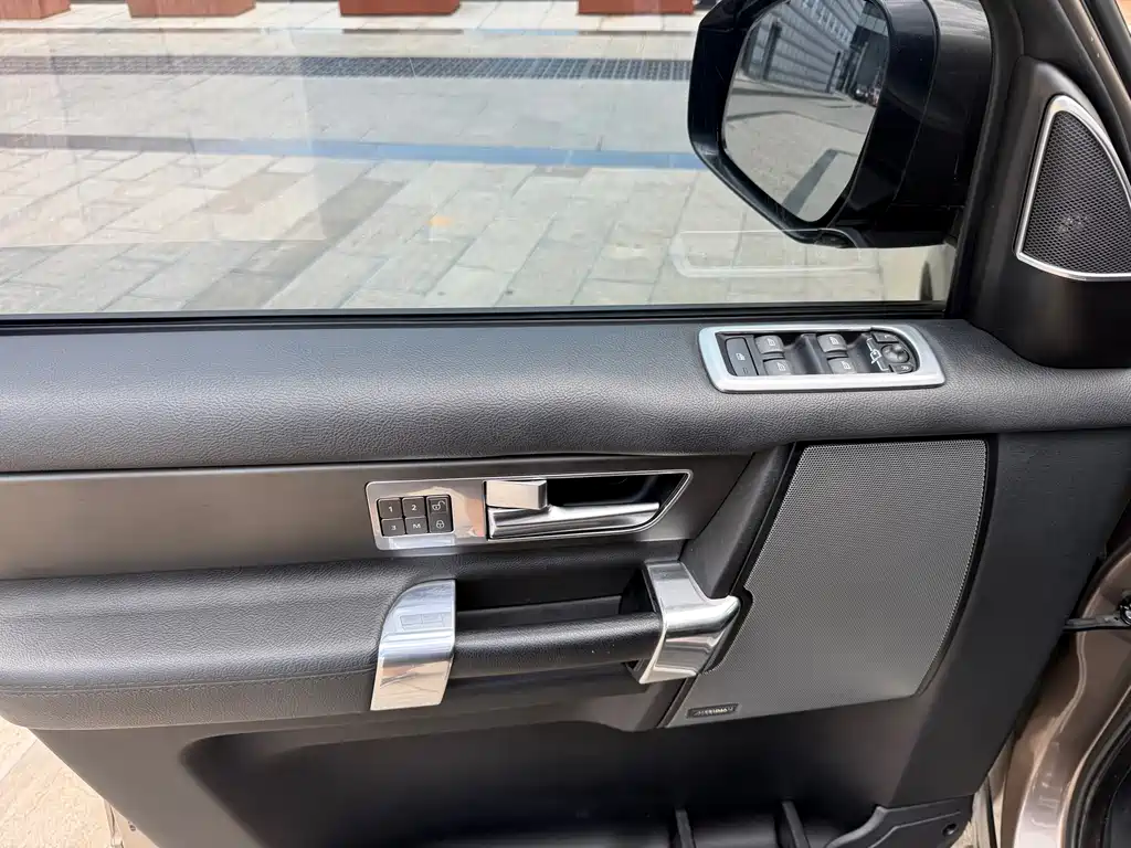 Land Rover Discovery 2016 3.0 SC V6 HSE