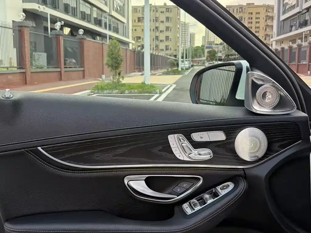 Mercedes-Benz C-Class — миниатюра 6