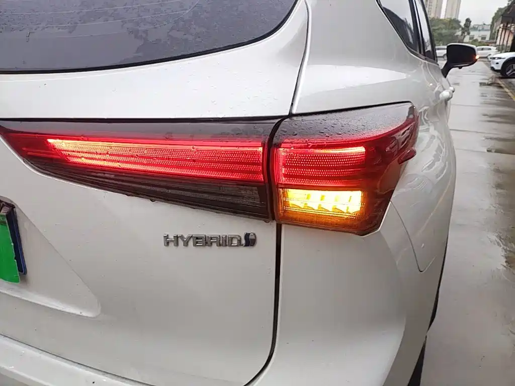 Toyota Crown Kluger — миниатюра 8