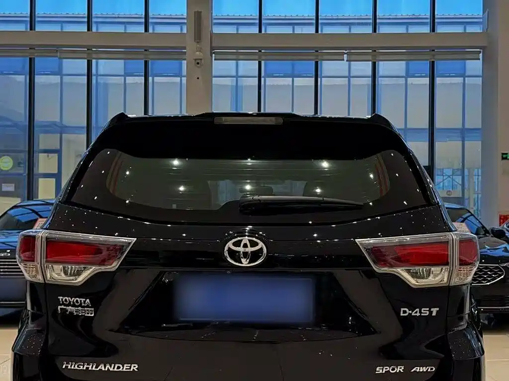 Toyota Highlander 2015 2.0T Luxury 7 мест