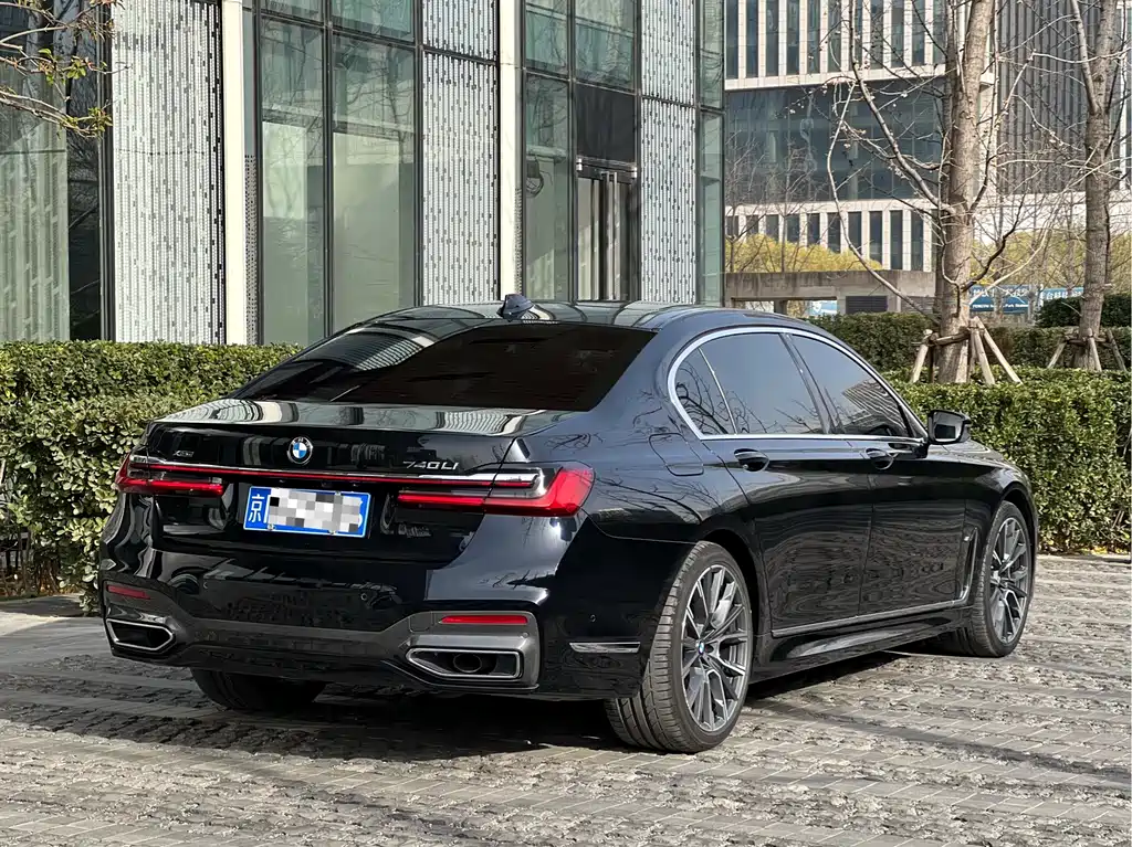 BMW 7 SERIES