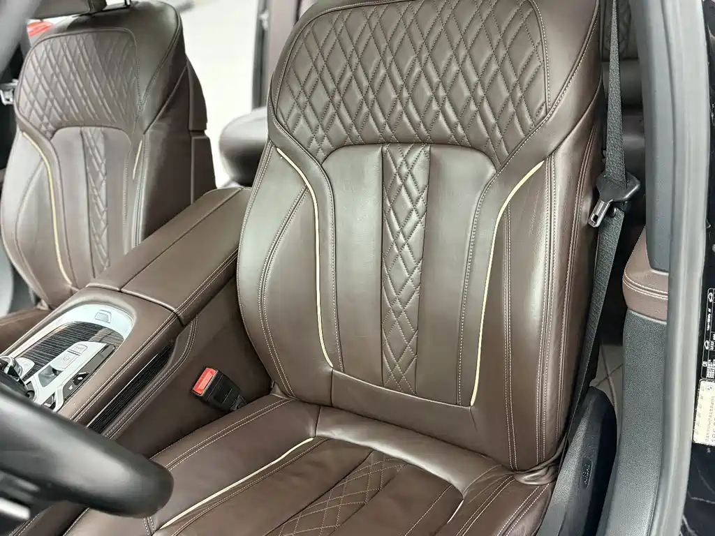 BMW 7 Series — миниатюра 16