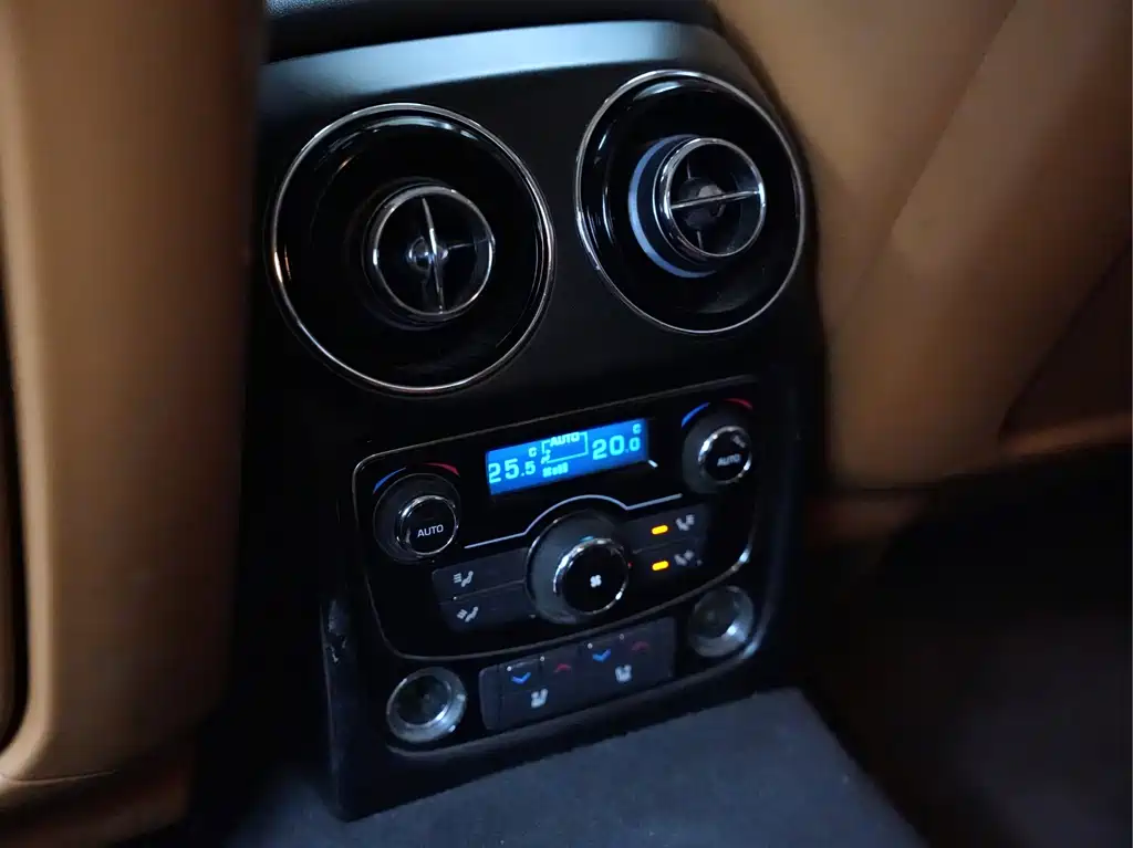 Jaguar XJ — миниатюра 21