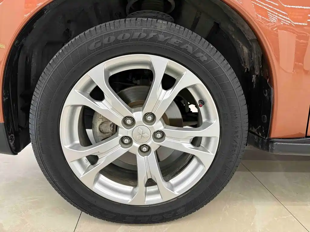 Mitsubishi Outlander (Import) — миниатюра 17