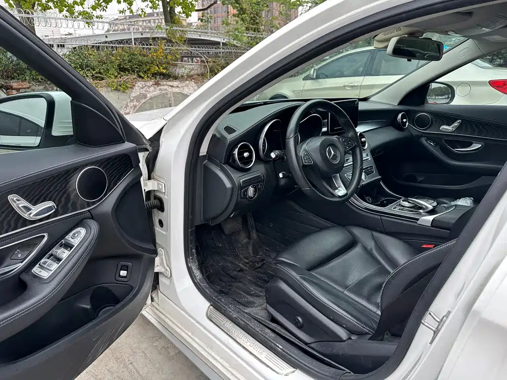 Mercedes-Benz C-Class — миниатюра 4