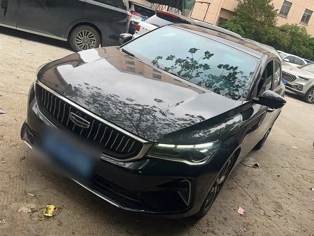 Geely Emgrand 2022