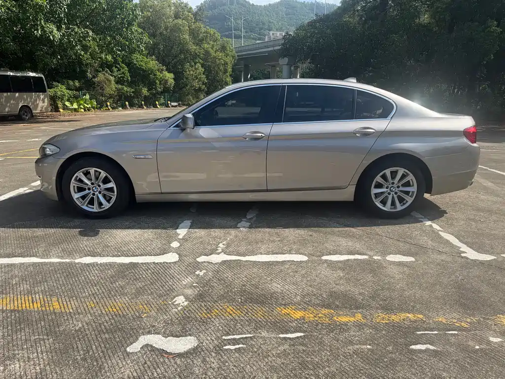 BMW 5 Series — миниатюра 3