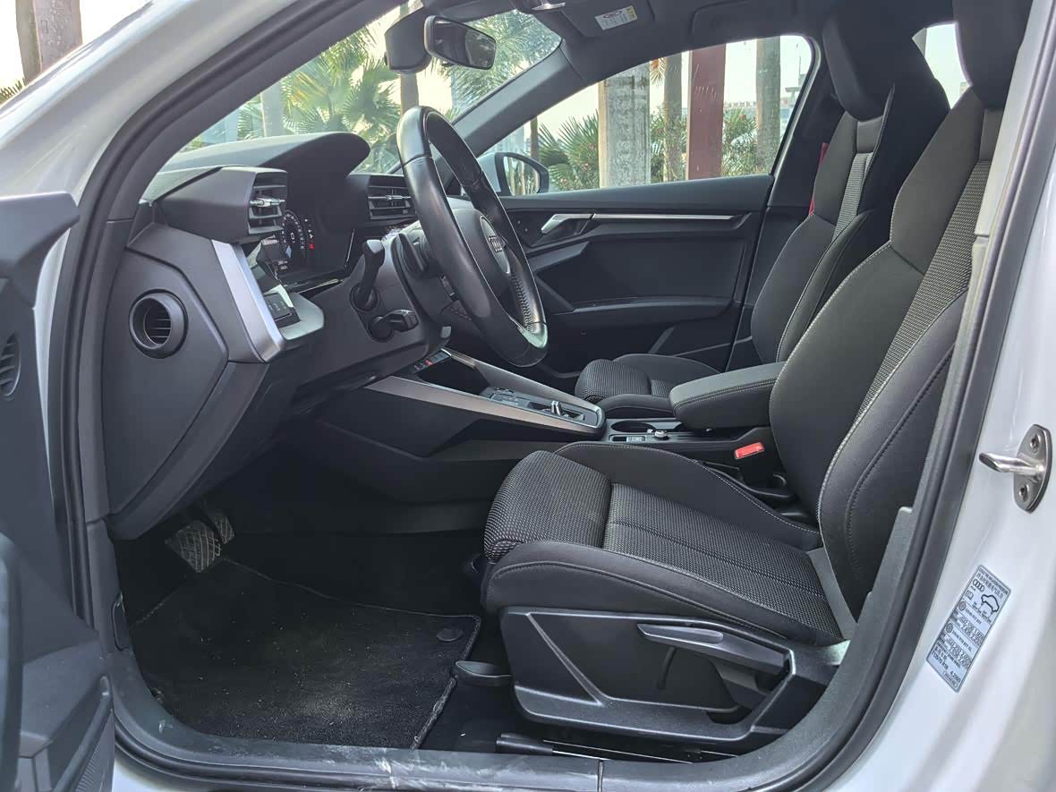 Audi A3 1.4 л 2023 г. Белый, пробег 30000 км