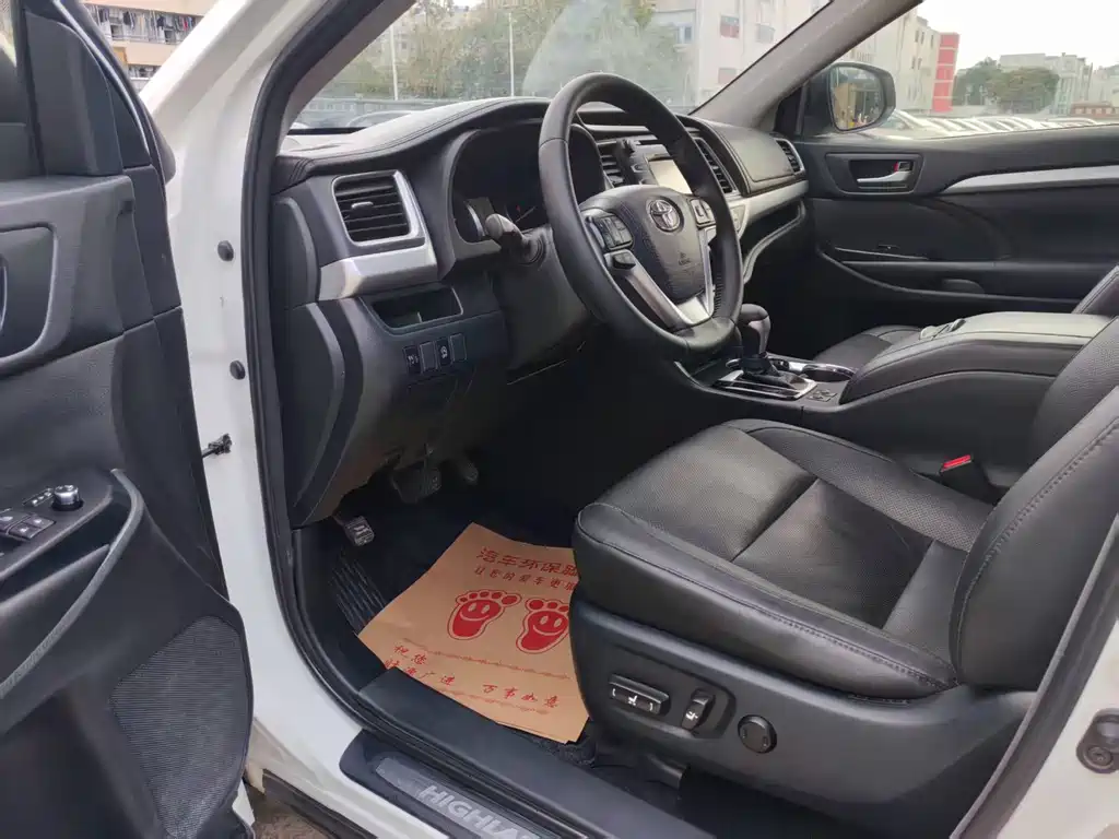 Toyota Highlander 2015 2.0T Luxury 7 мест