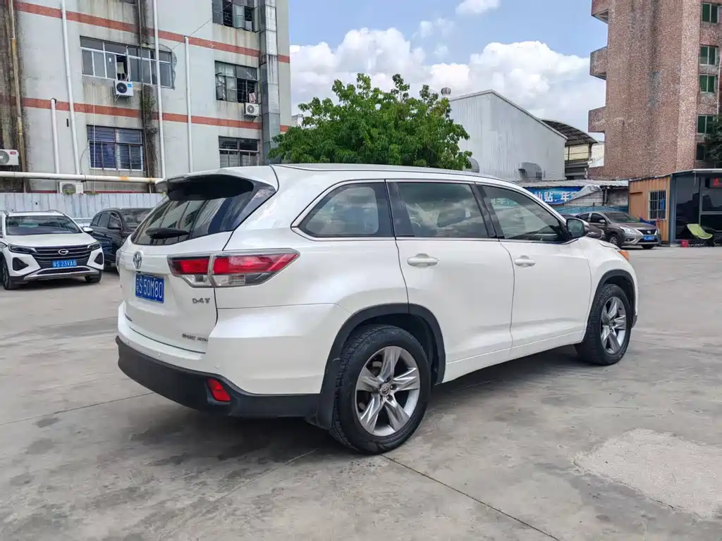 Toyota Highlander 2015 2.0T Luxury 7 мест
