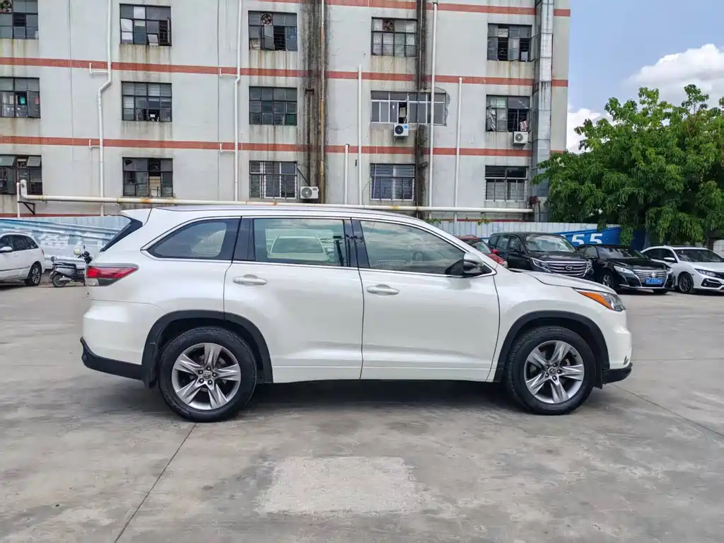 Toyota Highlander 2015 2.0T Luxury 7 мест