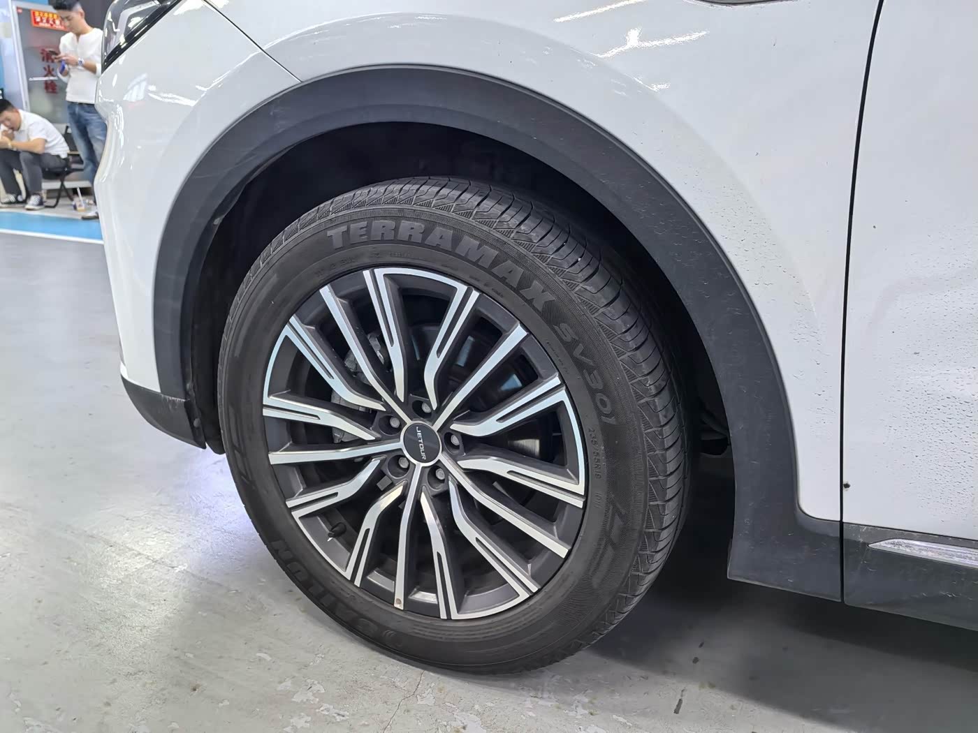 Jetour Jetour X70 PLUS 1.5 л 2023 г. Белый, пробег 32000 км