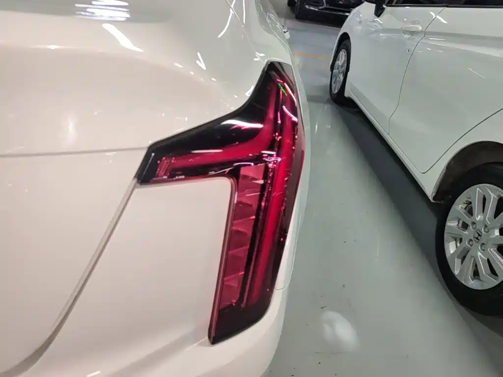 Cadillac CT5 — миниатюра 8