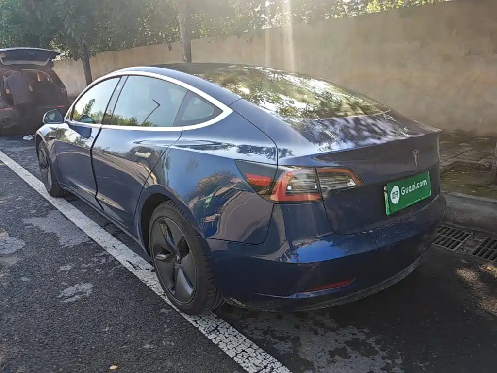 Tesla Model 3 — миниатюра 5
