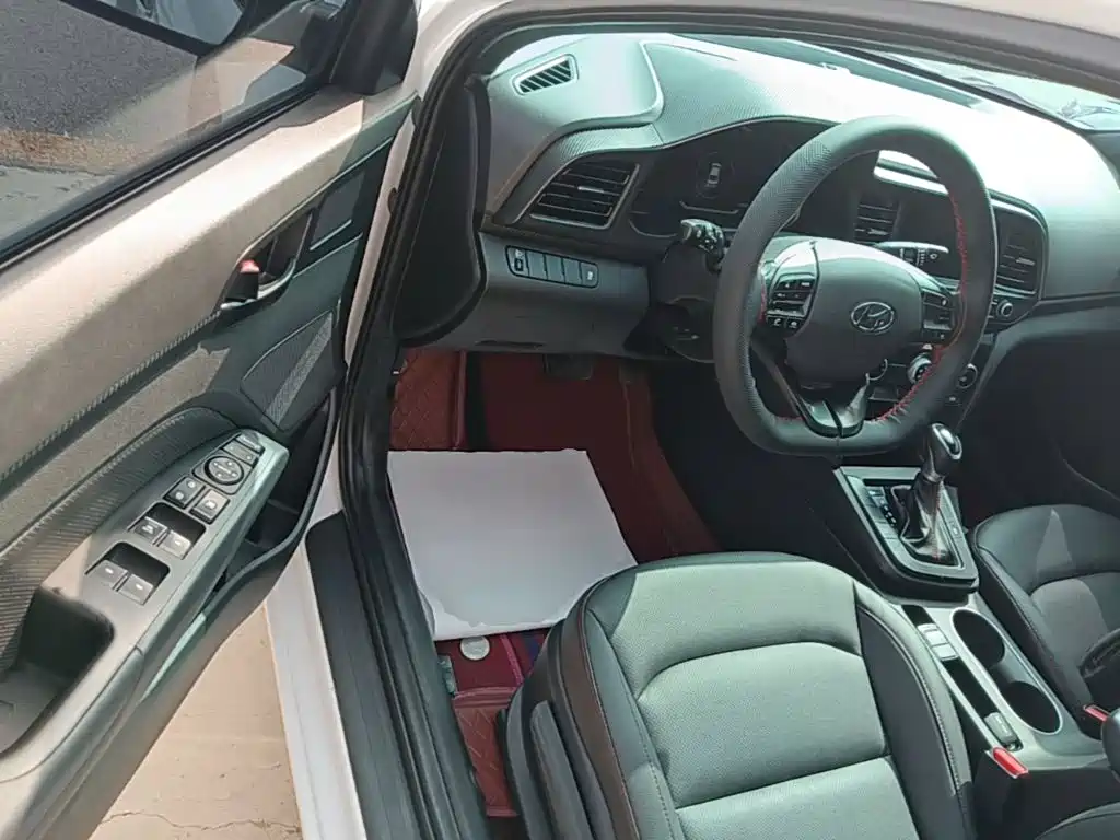 Hyundai Elantra — миниатюра 16
