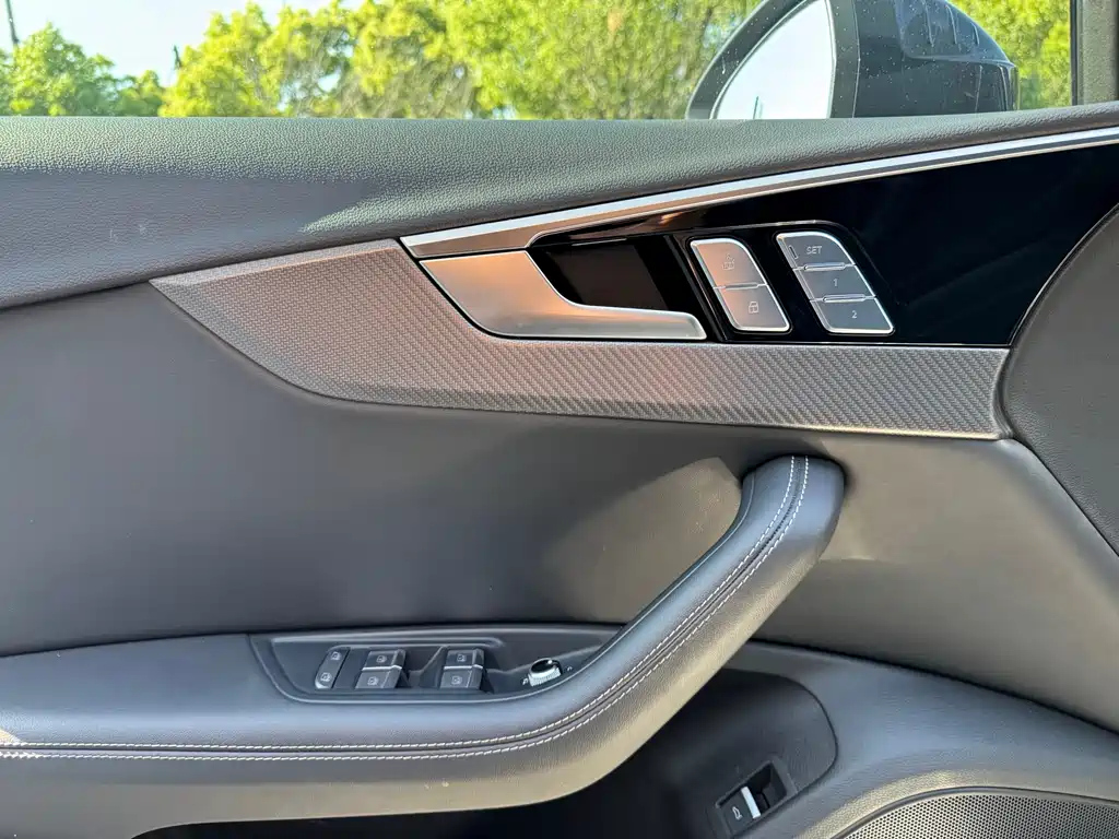 Audi A4L 2024 40 TFSI quattro RS