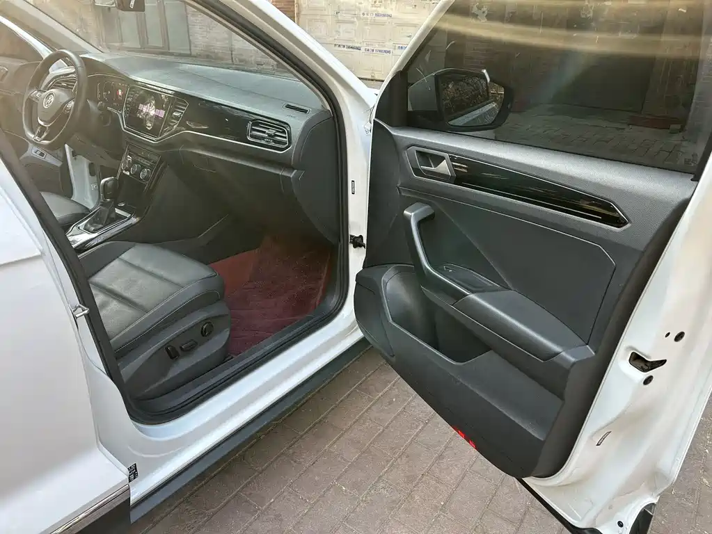 VOLKSWAGEN T ROC EXPLORING SONGS