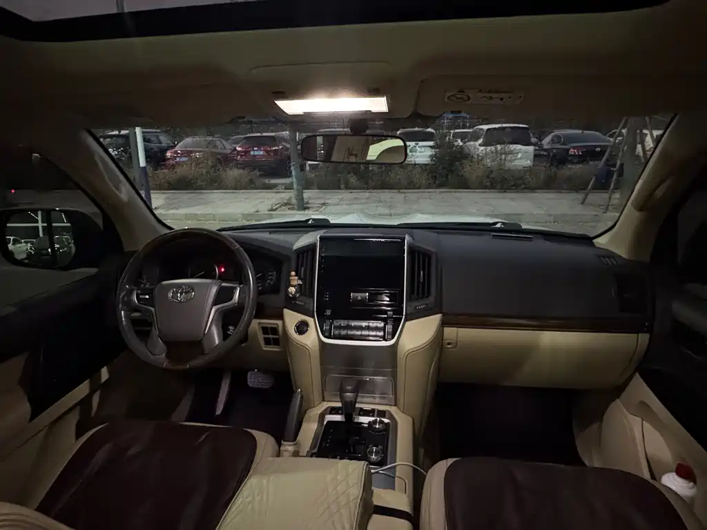 Toyota Land Cruiser 2017 4.0L AT