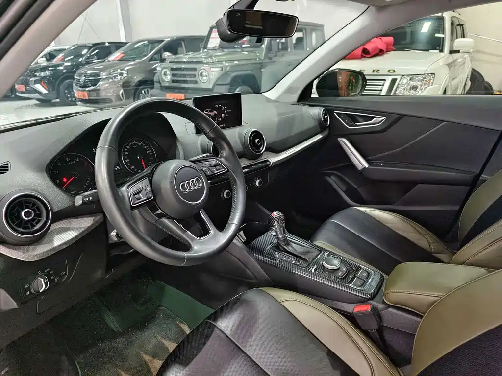 AUDI Q2L