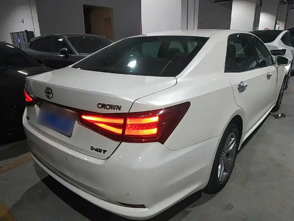 Toyota Crown — миниатюра 7