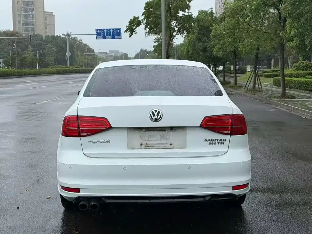 VOLKSWAGEN SAGITAR