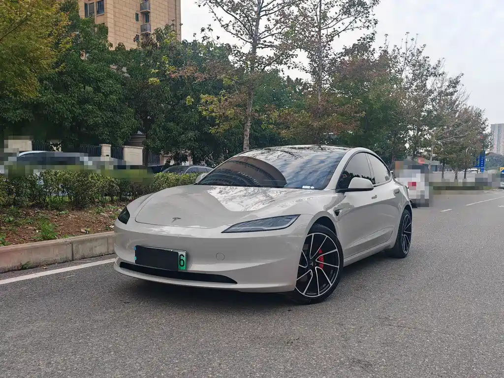 TESLA MODEL 3