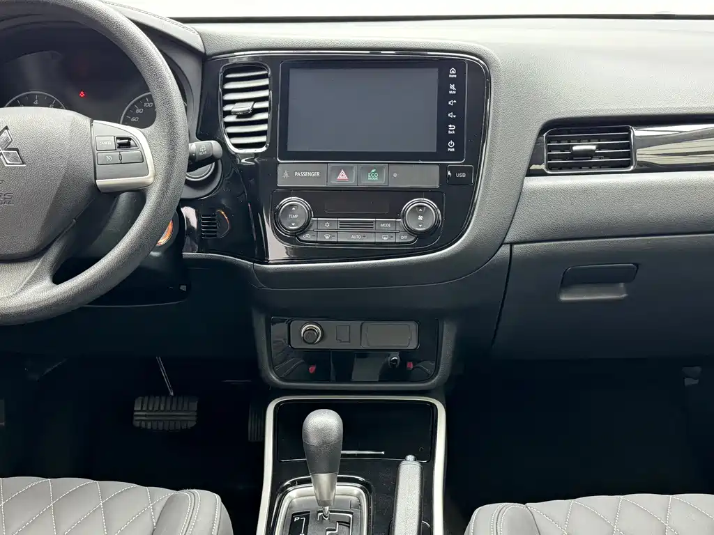 Mitsubishi Outlander — миниатюра 8