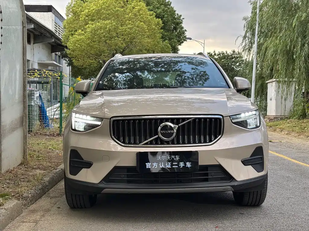 VOLVO XC40