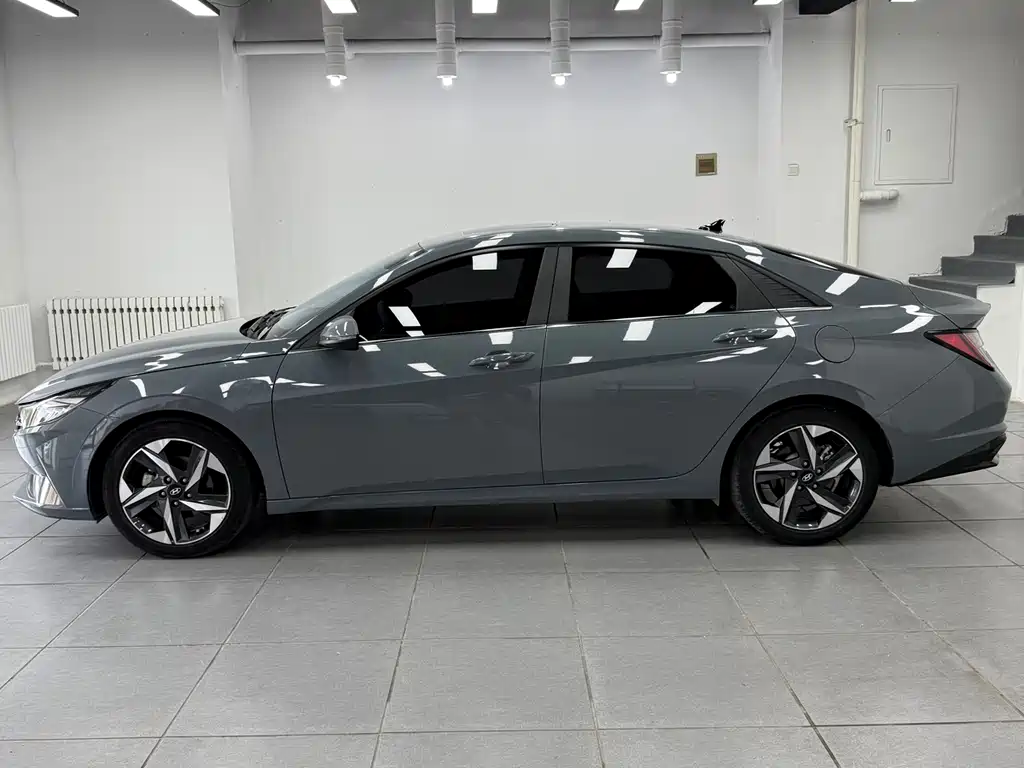 Hyundai Elantra 2022 1.5L CVT LUX Luxury