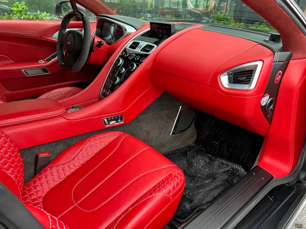Aston Martin Vanquish — миниатюра 4