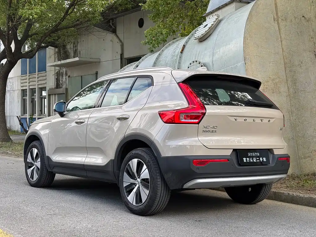 VOLVO XC40