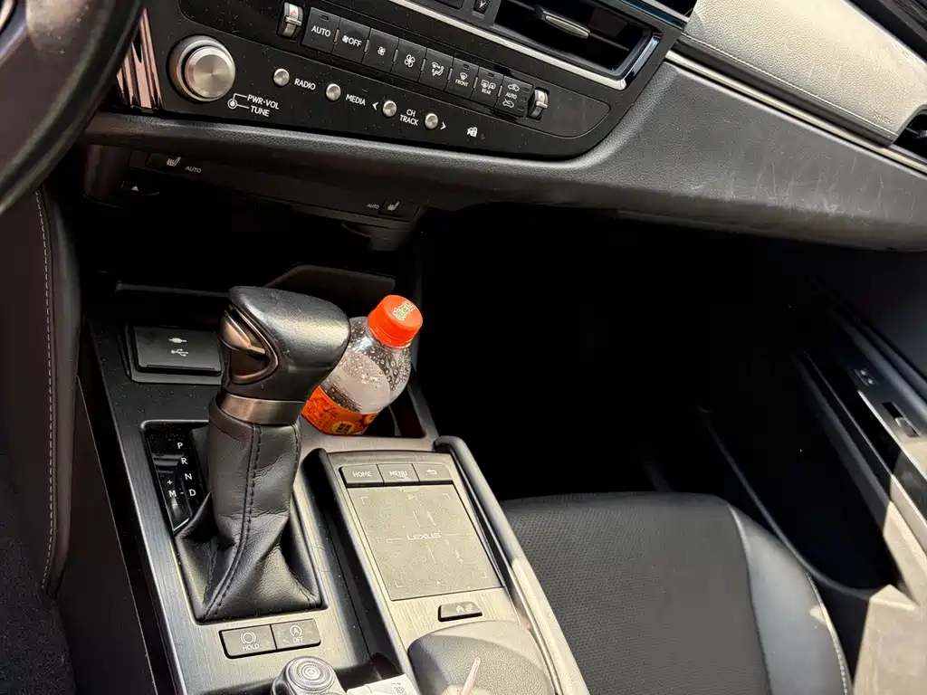 Lexus ES — миниатюра 5