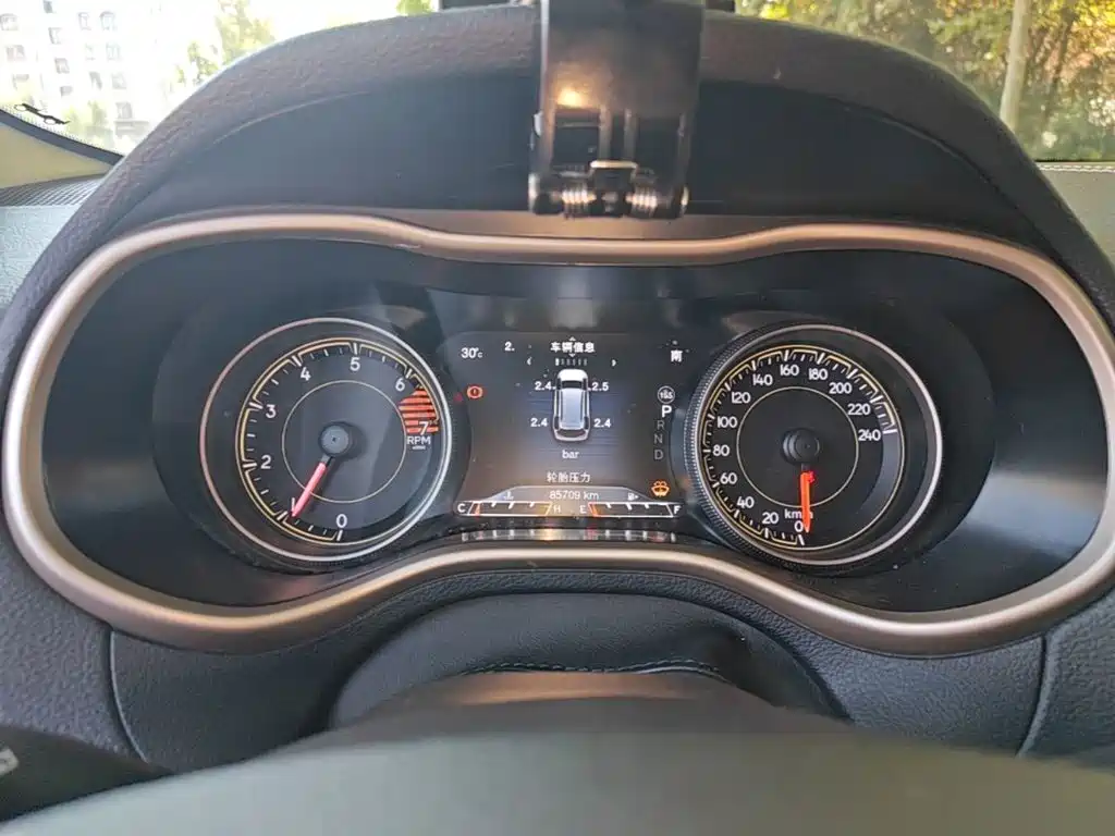 Jeep Cherokee — миниатюра 12