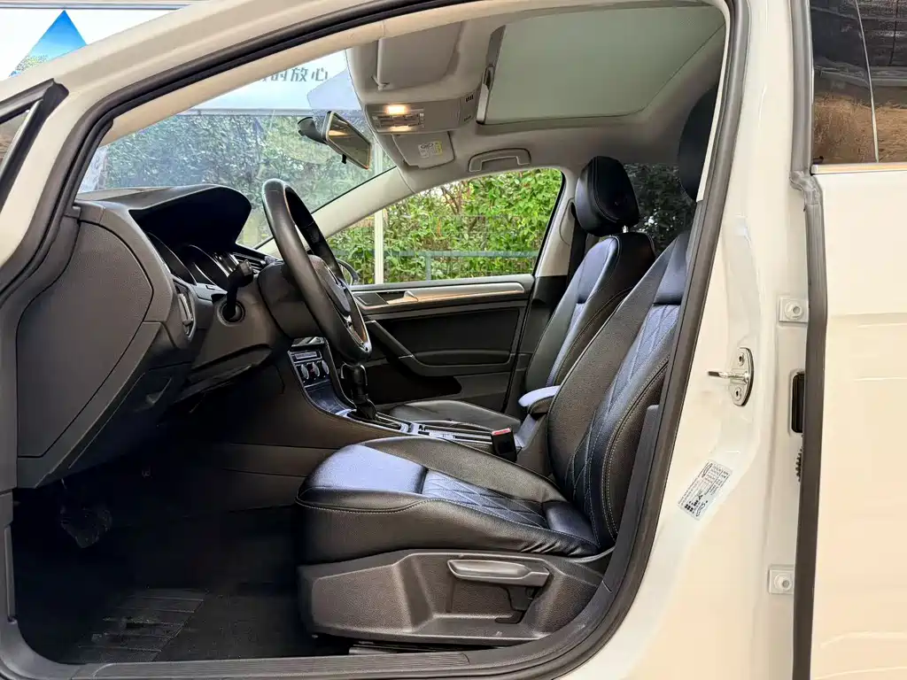 Volkswagen Golf 2020 200TSI DSG Comfort