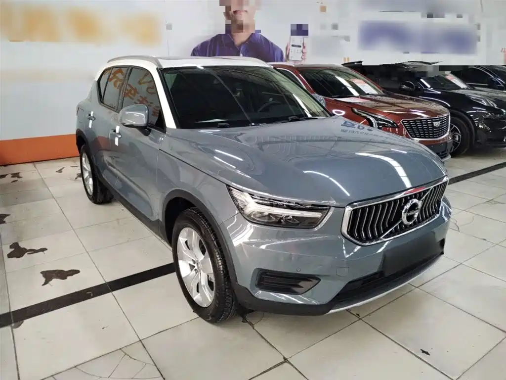 VOLVO XC40