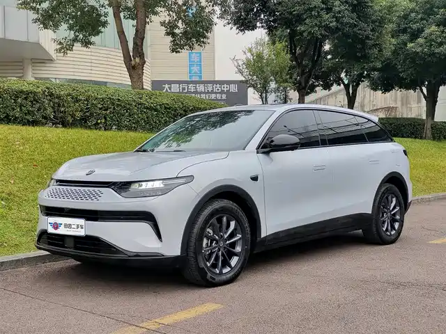 ZERO-RUNNING CAR ZERO RUN C11 2023