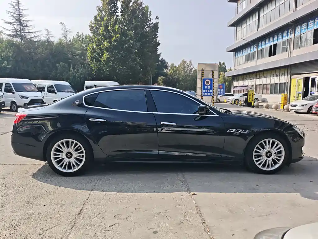 Maserati Quattroporte — миниатюра 4