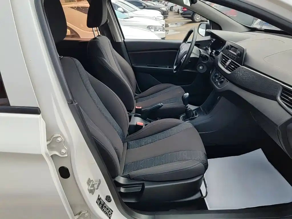 Baojun 310W — миниатюра 25