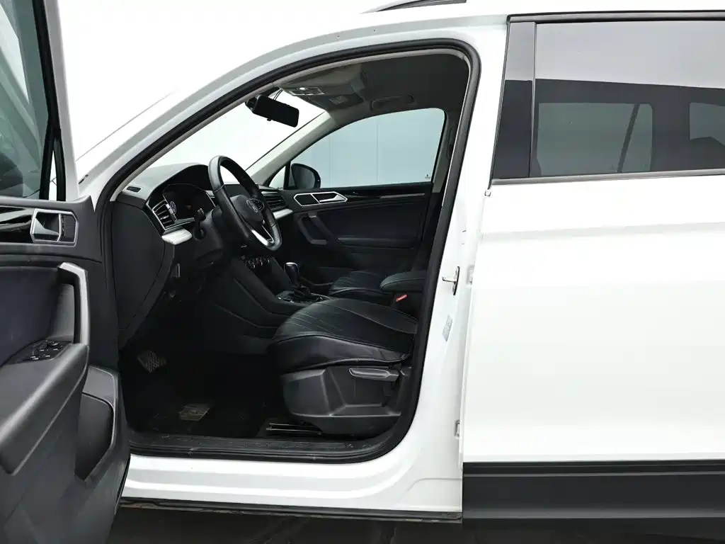 Volkswagen Tiguan L — миниатюра 10