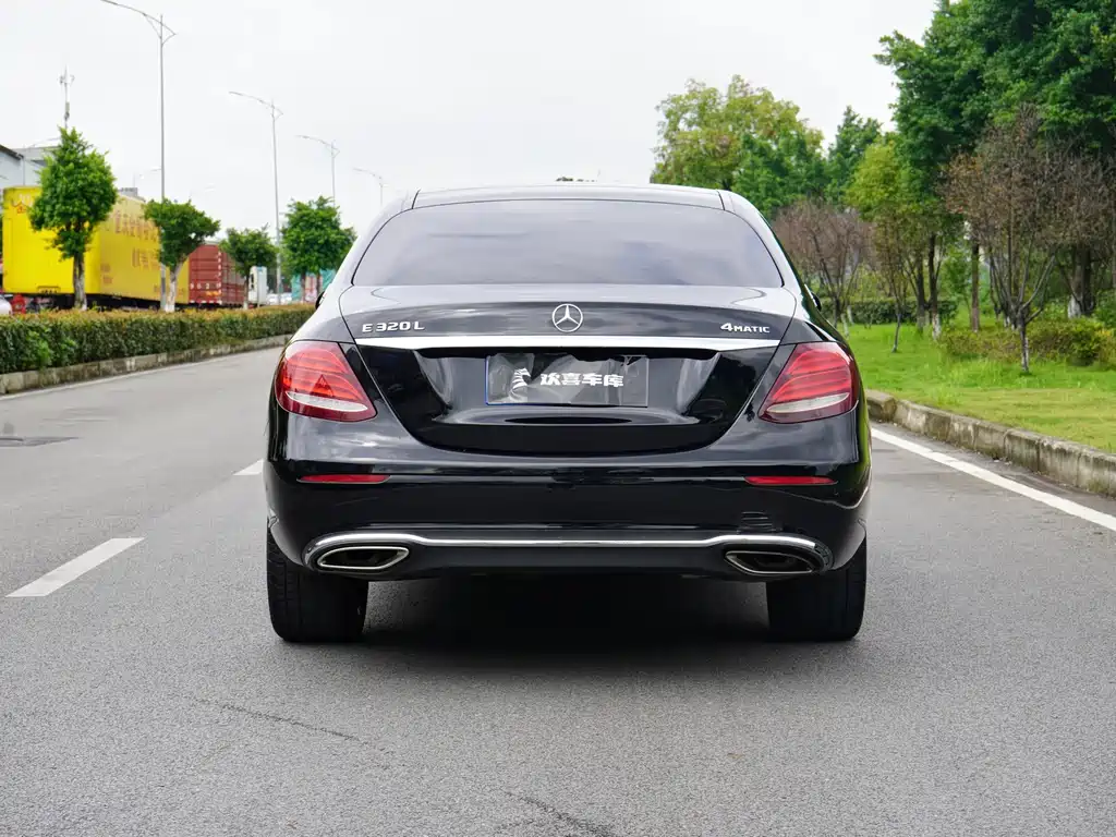 Mercedes-Benz E-Class — миниатюра 5
