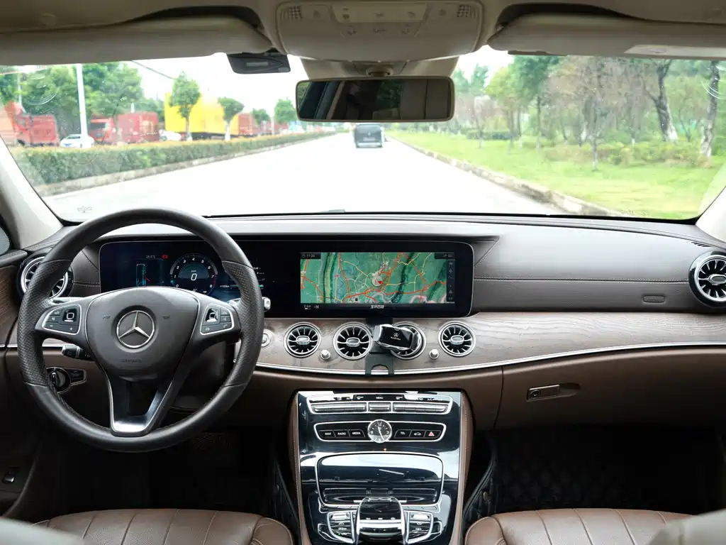 Mercedes-Benz E-Class — миниатюра 14