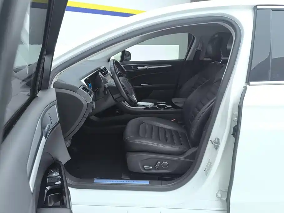Ford Mondeo — миниатюра 9
