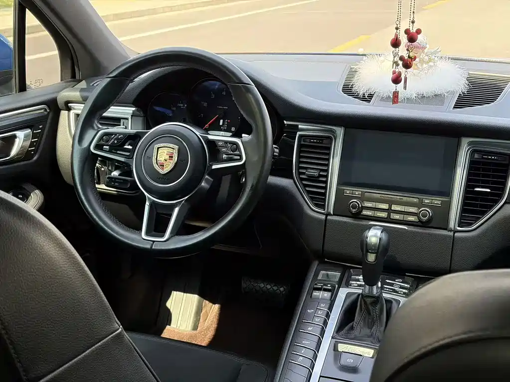 Porsche Macan — миниатюра 16