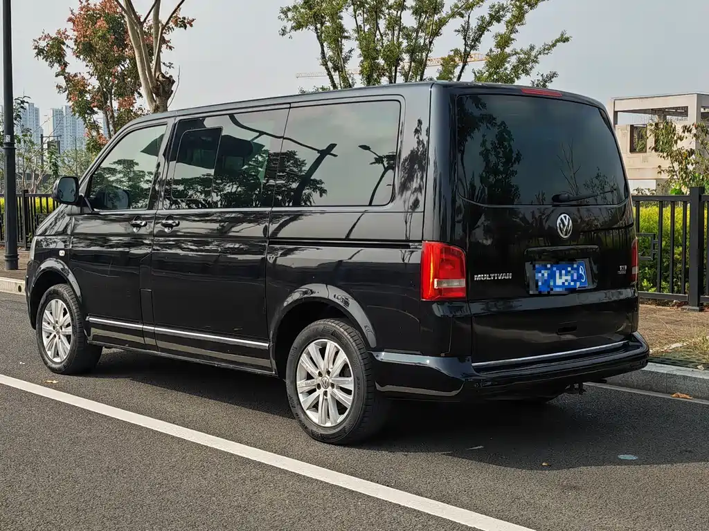 Volkswagen Multivan — миниатюра 9