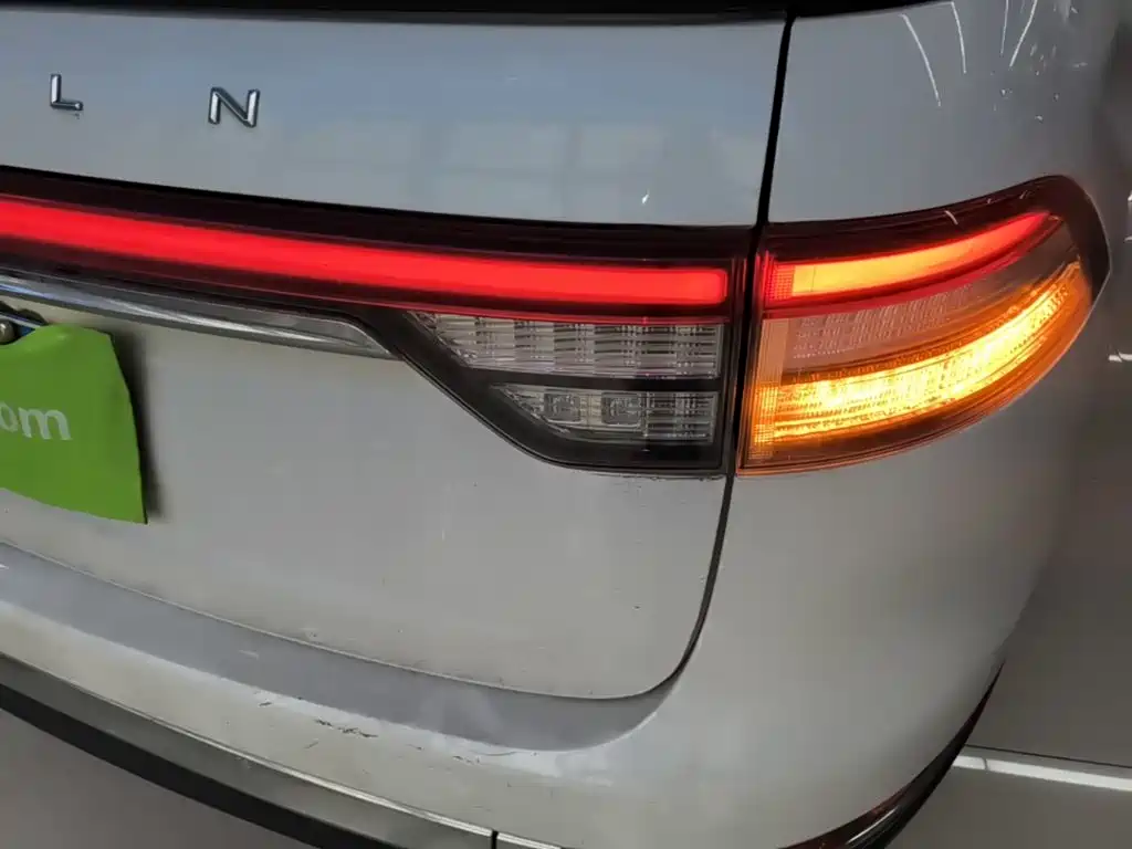 Lincoln Aviator (Import) — миниатюра 8