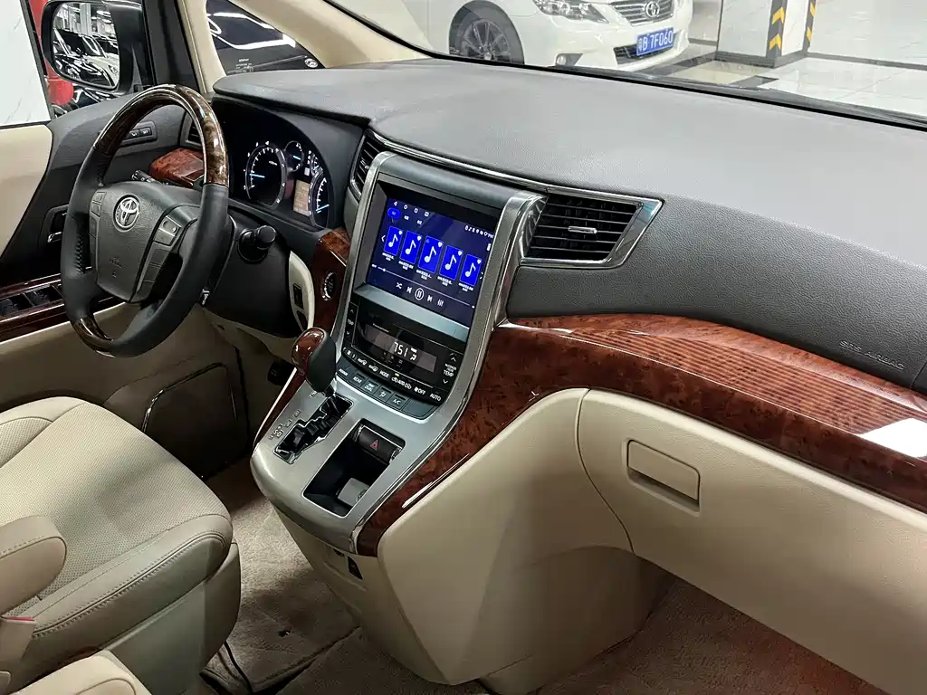 Toyota Alphard 2011 3.5L Luxury