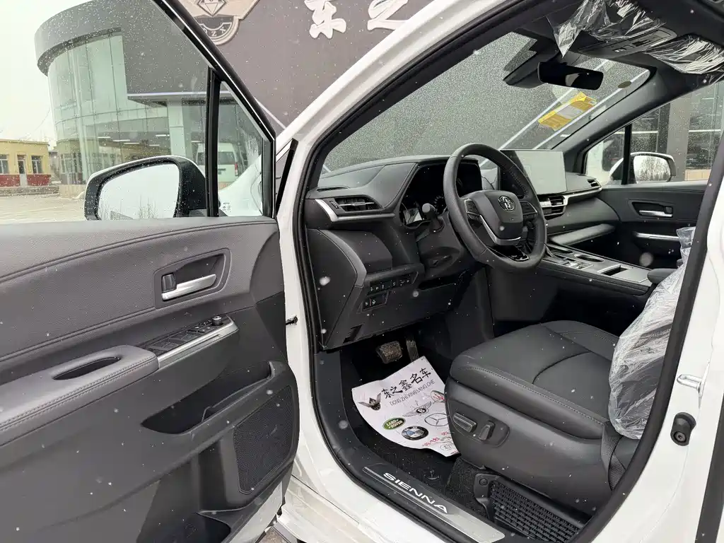 TOYOTA SIENNA