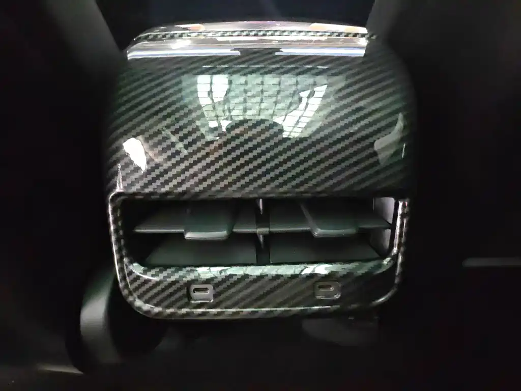 Tesla Model Y — миниатюра 11